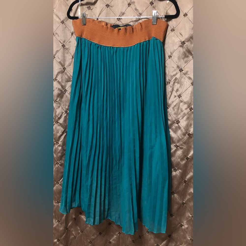 Beautiful green woman’s skirt long large